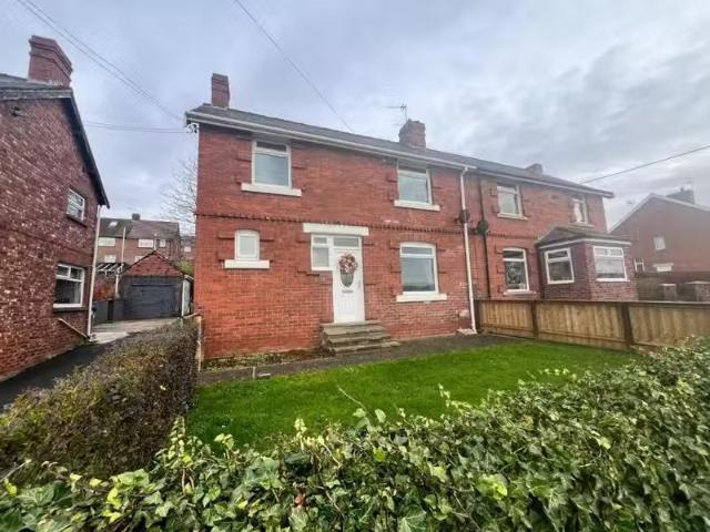 3 bedroom semi detached house for rent in Durham Road, Lanches.