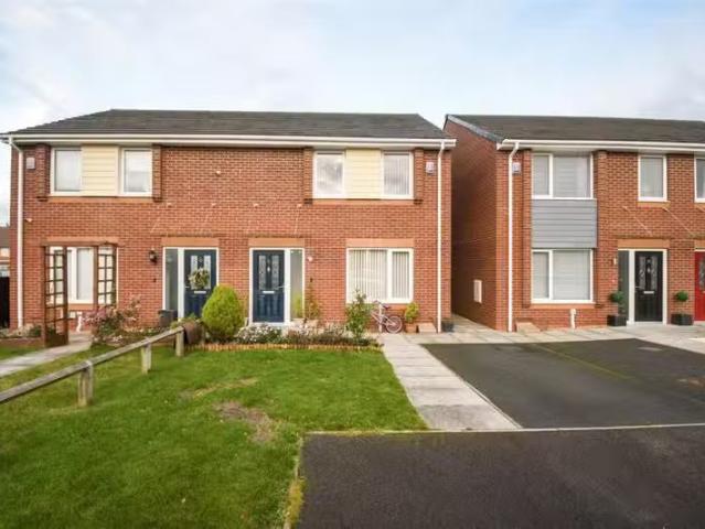 3 bedroom semi detached house for rent in Edgehill Park, Moret.