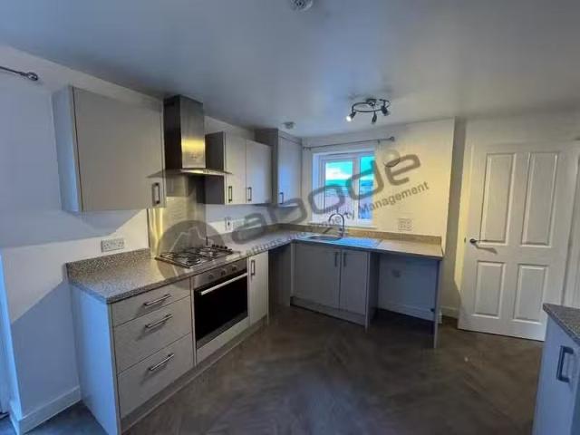 3 bedroom semi detached house for rent in Edlington Lane, DN12
