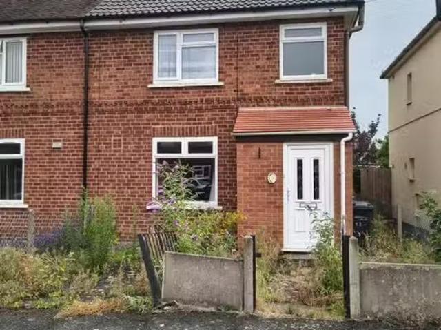 3 bedroom semi detached house for rent in Edward Street, Tamwo.