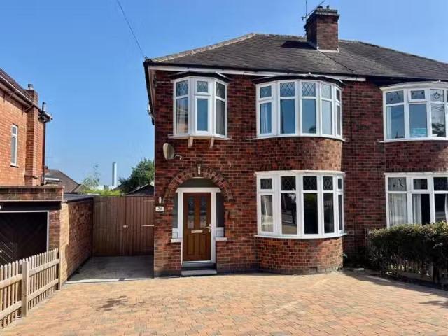 3 bedroom semi detached house for rent in Elms Avenue, Littleo.