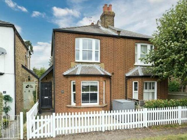 3 Bedroom Semi detached House For Rent In Esher, Surrey