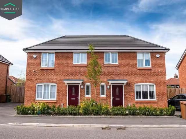 3 bedroom semi detached house for rent in Fairway Crescent, Do.