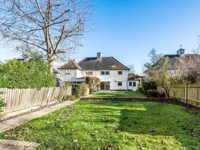 3 bedroom semi detached house for rent in Fairway, Petts Wood.