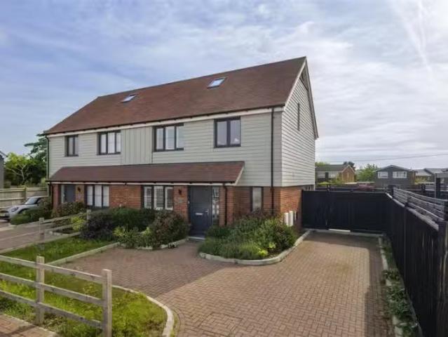 3 bedroom semi detached house for rent in Falstaff House, Shal.