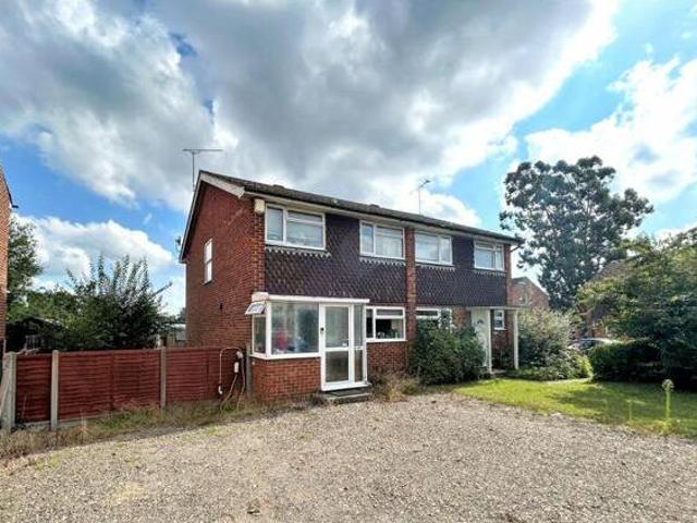 3 Bedroom Semi detached House For Rent In Farnham, Surrey