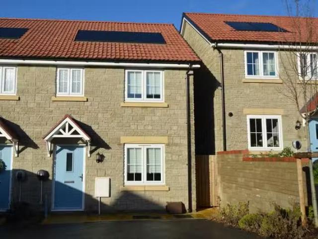 3 bedroom semi detached house for rent in Flask Close, Cheddar.