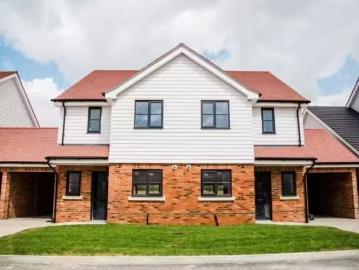 3 bedroom semi detached house for rent in George Close, Polega.