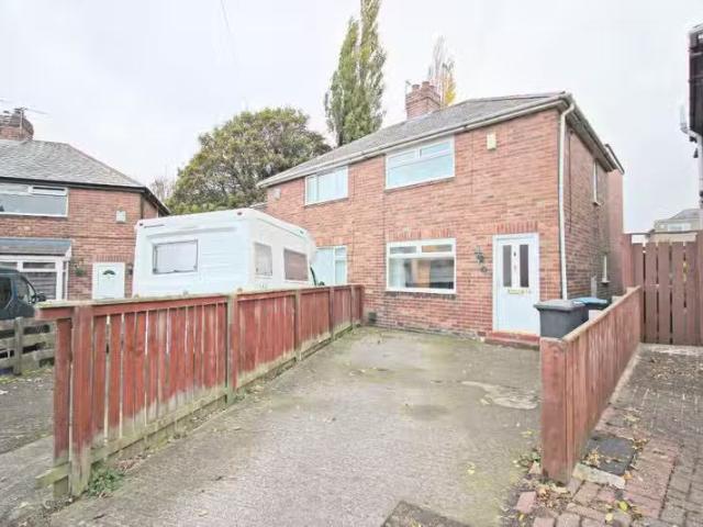 3 bedroom semi detached house for rent in Glenroy Gardens, Che.