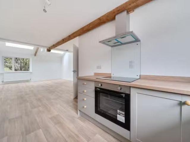 3 bedroom semi detached house for rent in Growen Lane, Cullomp.