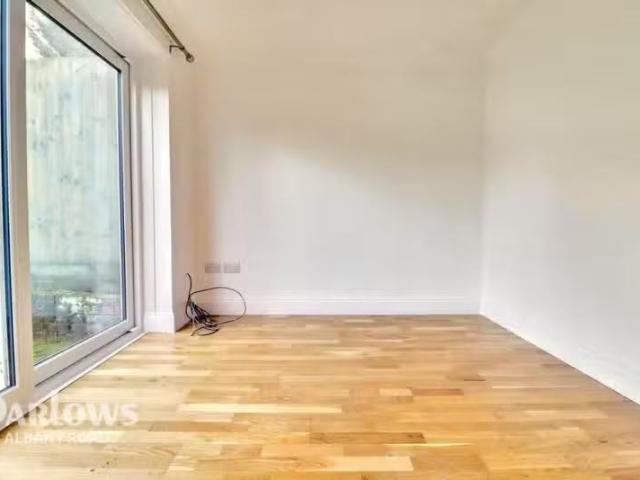 3 bedroom semi detached house for rent in Gwynant Crescent, Cy.