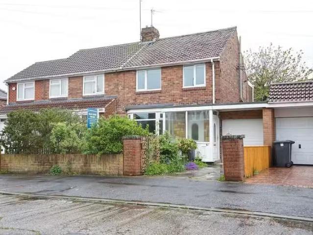 3 bedroom semi detached house for rent in Hadrian Avenue, Ches.