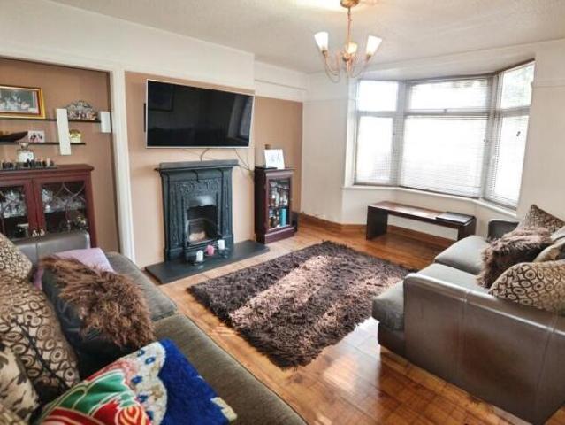 3 bedroom semi detached house for rent in Hallam Crescent East, Leicester, LE3