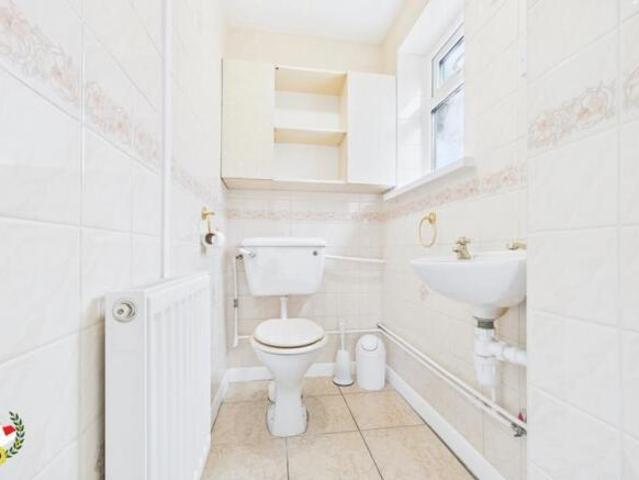 3 bedroom semi detached house for rent in Hendingham Close, Tuffley, Gloucester, GL4