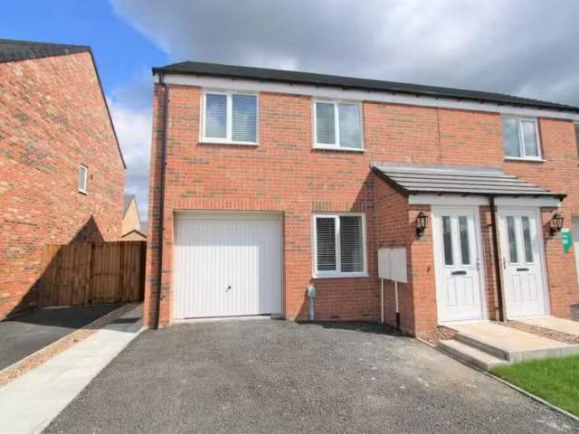 3 bedroom semi detached house for rent in Herringbone Drive, B.