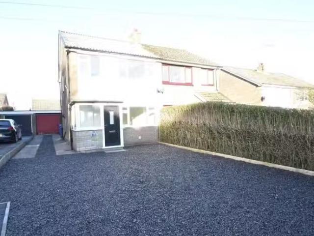 3 bedroom semi detached house for rent in Heswall Drive, Walsh.