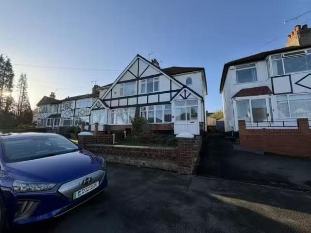 3 bedroom semi detached house for rent in High Meadow Road, Ki.