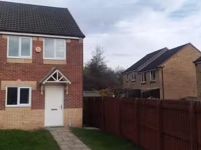 3 bedroom semi detached house for rent in High Broom Close, Br.