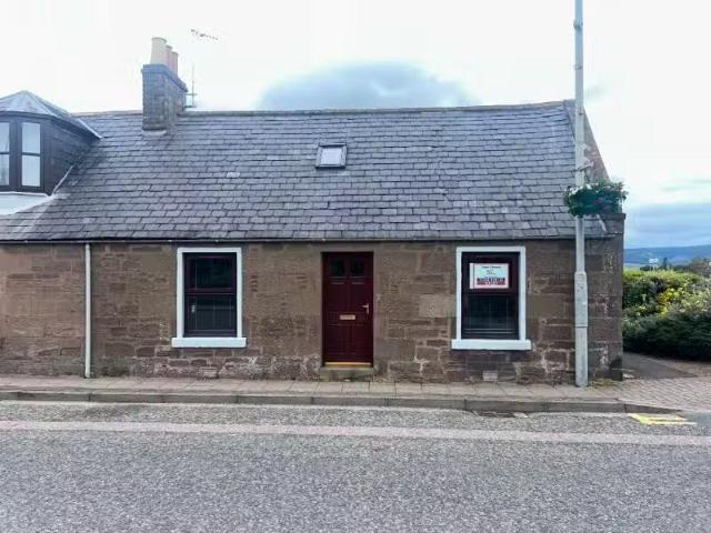3 bedroom semi detached house for rent in High Street, Laurenc.