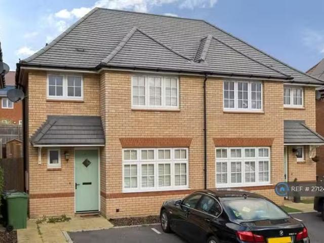 3 bedroom semi detached house for rent in Hildefirth Close, Eb.