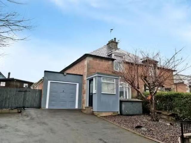 3 bedroom semi detached house for rent in Hillview Road, Peter.
