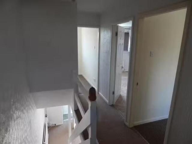 3 bedroom semi detached house for rent in Homemead Grove, Redn.