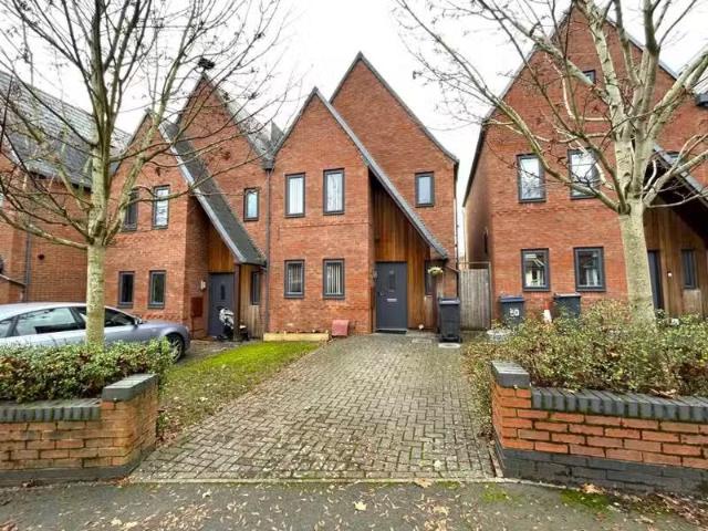 3 bedroom semi detached house for rent in Holland Street, Sutt.