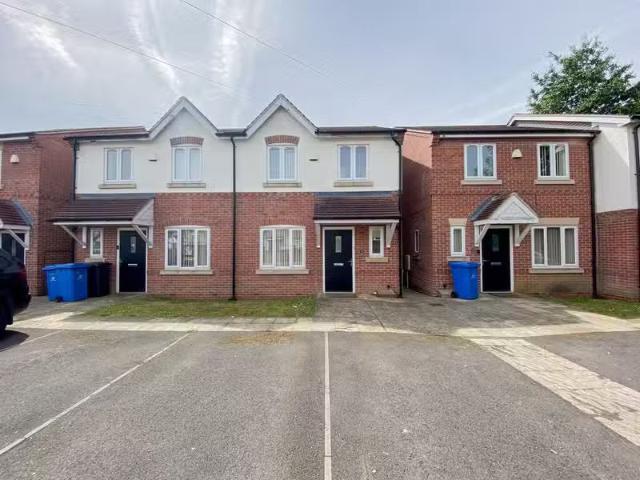 3 bedroom semi detached house for rent in Hornsea Road, Breads.
