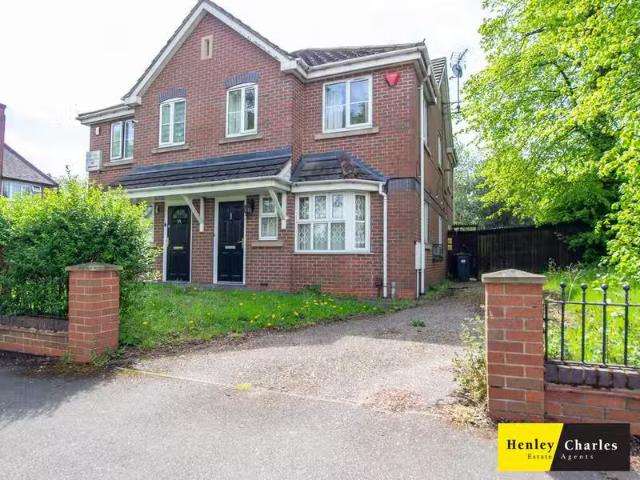 3 bedroom semi detached house for rent in Jaffray Road, Erding.