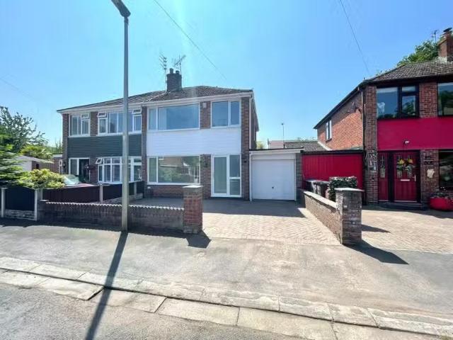 3 bedroom semi detached house for rent in Knowle Close, Ellesm.