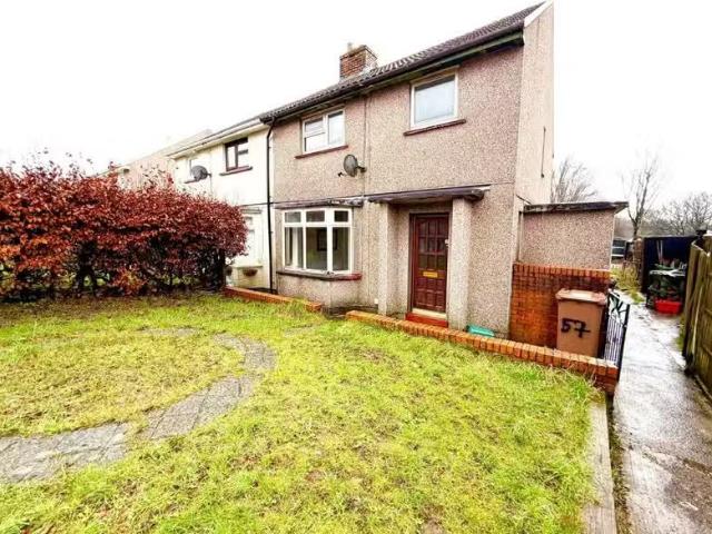 3 bedroom semi detached house for rent in Lansbury Avenue, Cef.
