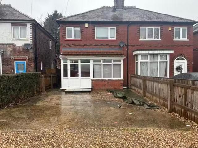 3 bedroom semi detached house for rent in Laceby Road, Grimsby.