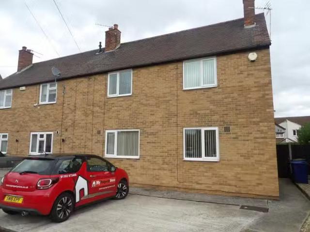 3 bedroom semi detached house for rent in Lauder Road, Bentley.