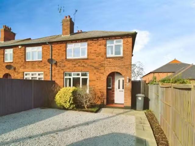 3 bedroom semi detached house for rent in Lawford Lane, Bilton.