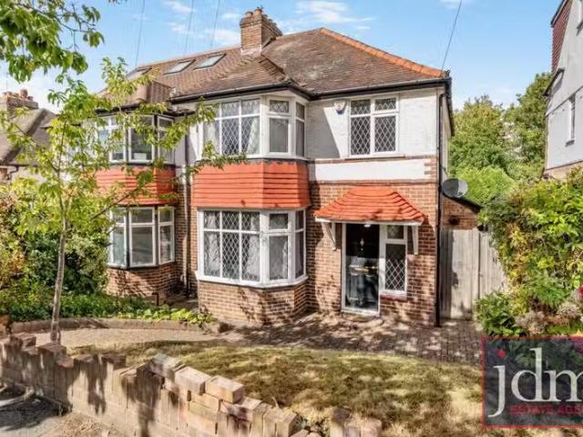 3 bedroom semi detached house for rent in Leamington Avenue, B.