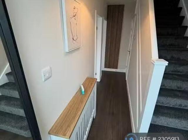 3 bedroom semi detached house for rent in Lister Road, Spartho.