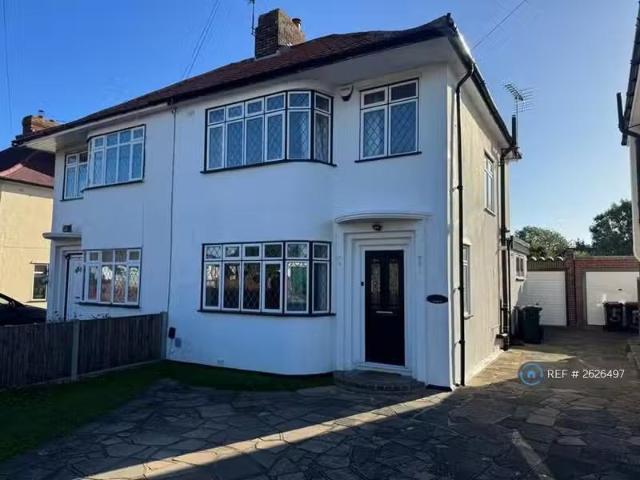3 bedroom semi detached house for rent in Lodge Close, Orpingt.