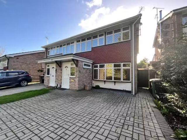 3 bedroom semi detached house for rent in Lower Cloister, Bill.