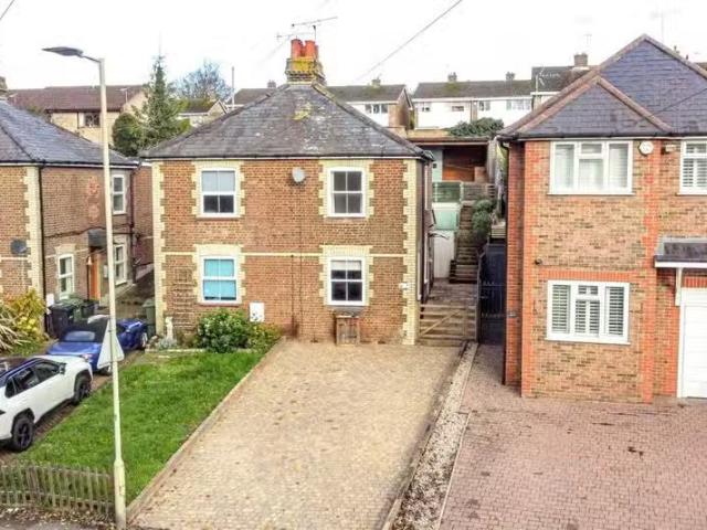 3 bedroom semi detached house for rent in Lower Luton Road, Ha.