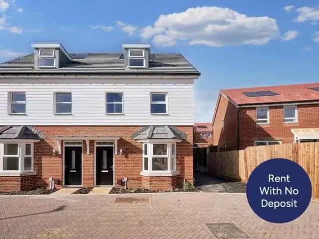3 bedroom semi detached house for rent in Madeleine Road, The.