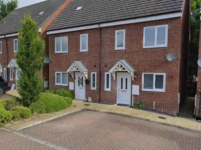 3 bedroom semi detached house for rent in Magenta Court, Langl.