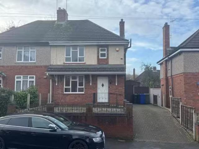 3 bedroom semi detached house for rent in Maple Road, Dudley.