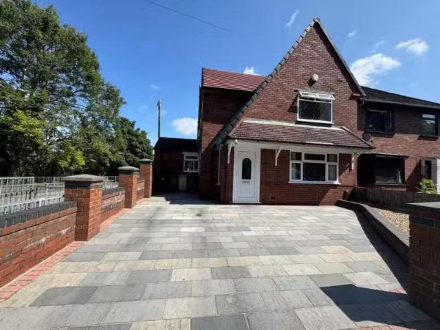 3 bedroom semi detached house for rent in Masefield Road, Litt.