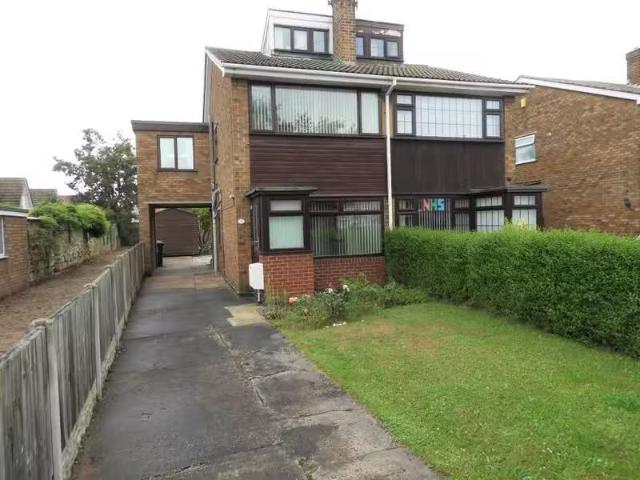 3 bedroom semi detached house for rent in Menson Drive, Hatfie.