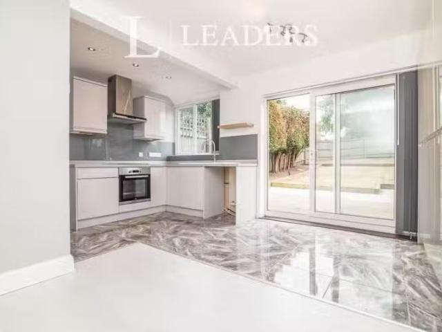 3 bedroom semi detached house for rent in Meadfoot Avenue, B14