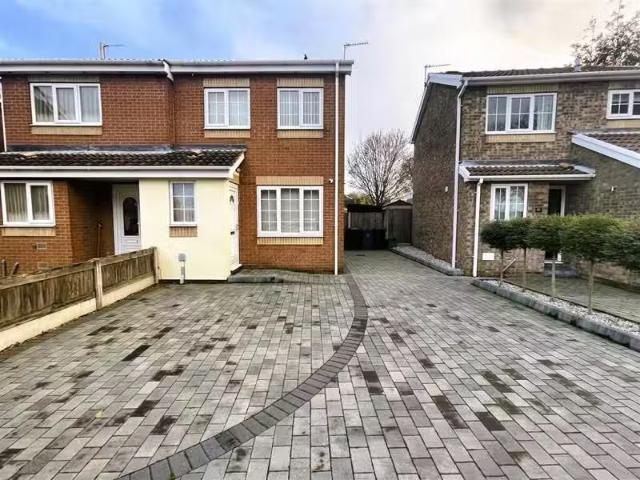 3 bedroom semi detached house for rent in Meadow Croft, Edenth.