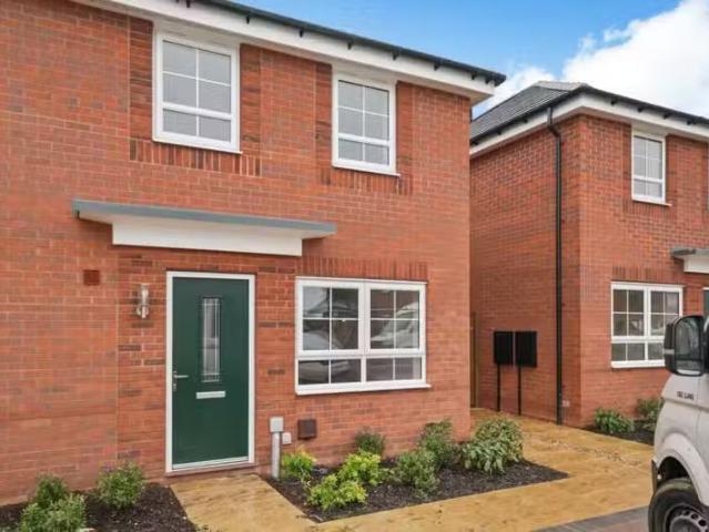 3 bedroom semi detached house for rent in Mindaro Way, Rugby.
