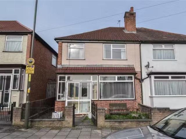 3 bedroom semi detached house for rent in Milner Road, Birming.