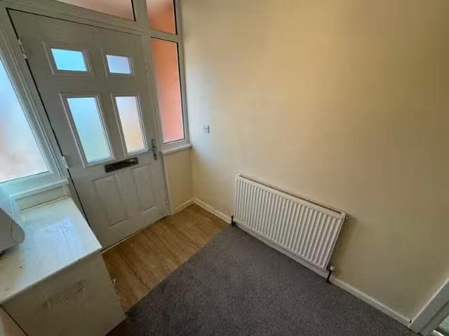 3 bedroom semi detached house for rent in Montrose Road, Rugby.