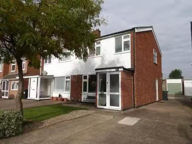 3 bedroom semi detached house for rent in Moorhill Road, Leami.